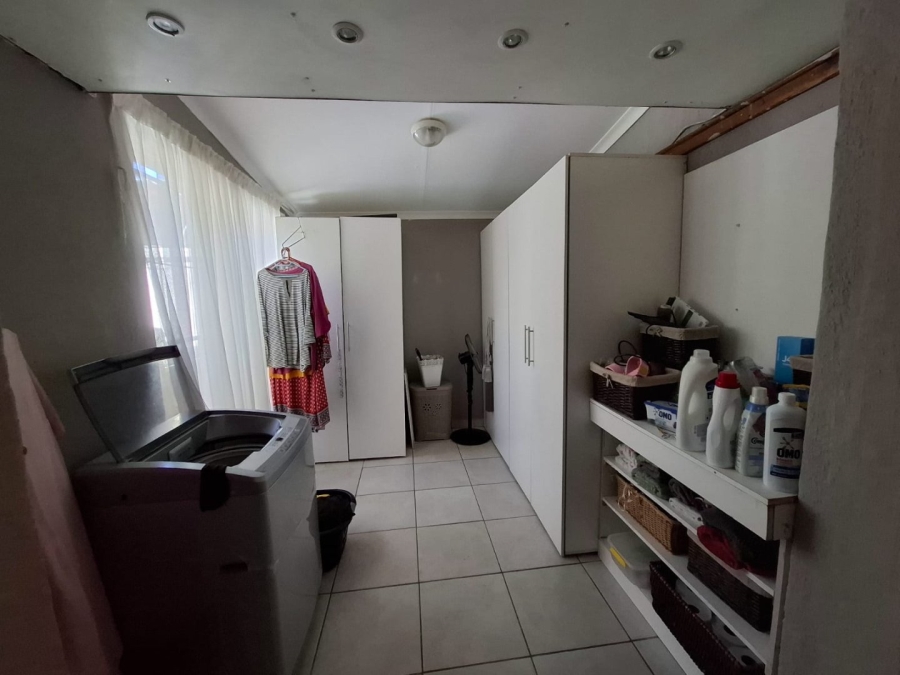 To Let 1 Bedroom Property for Rent in Safari Gardens North West
